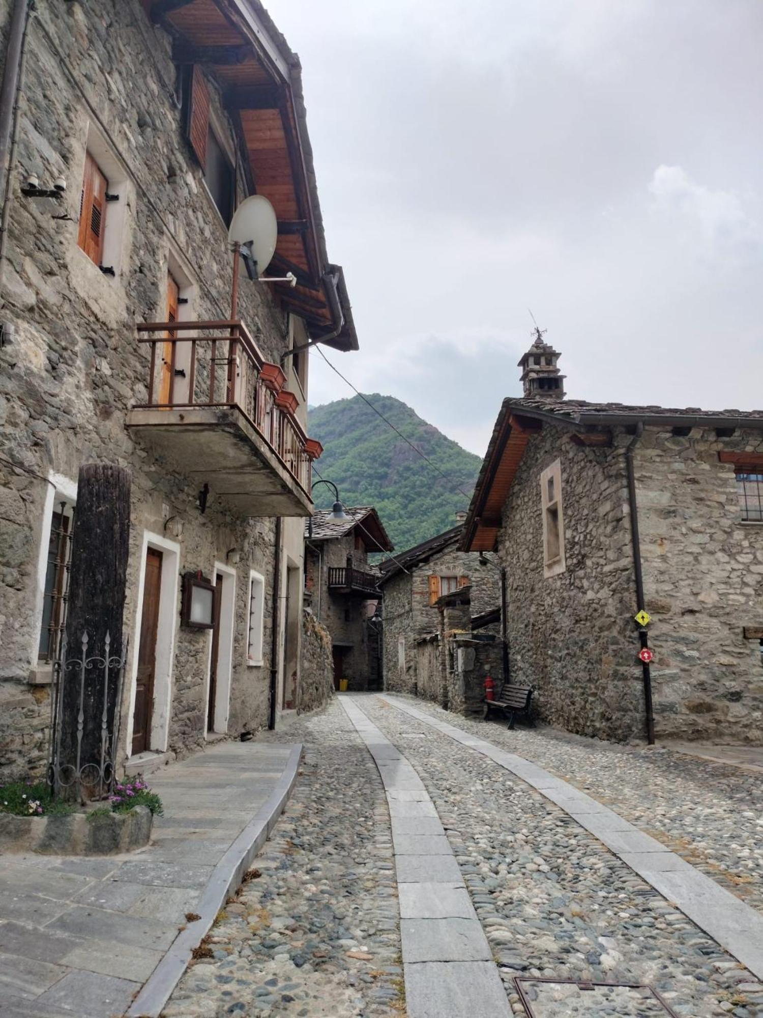 Ferienwohnung La Torre Colombaia - Monumento Del 1400 Arnad Exterior foto