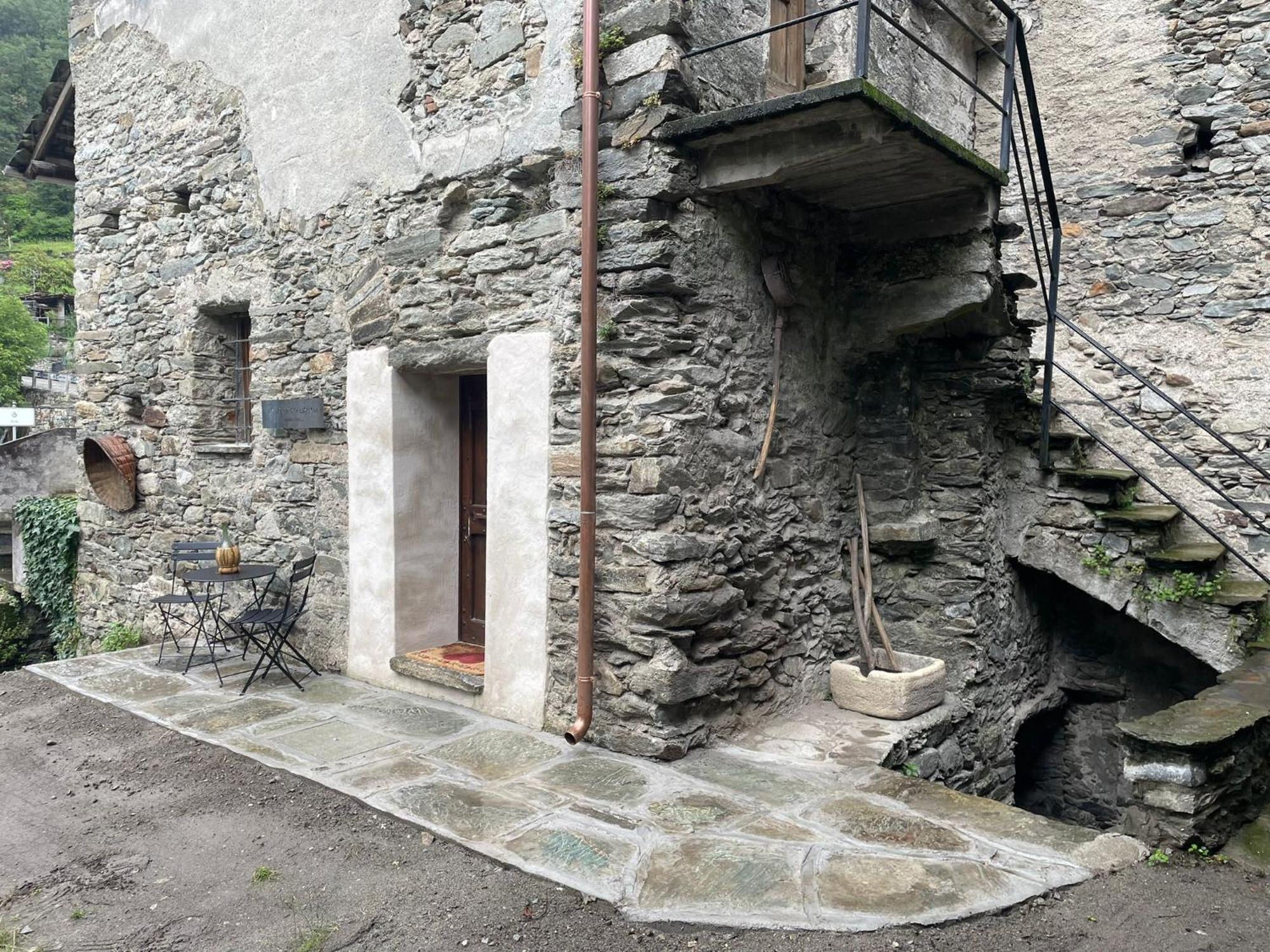 Ferienwohnung La Torre Colombaia - Monumento Del 1400 Arnad Exterior foto