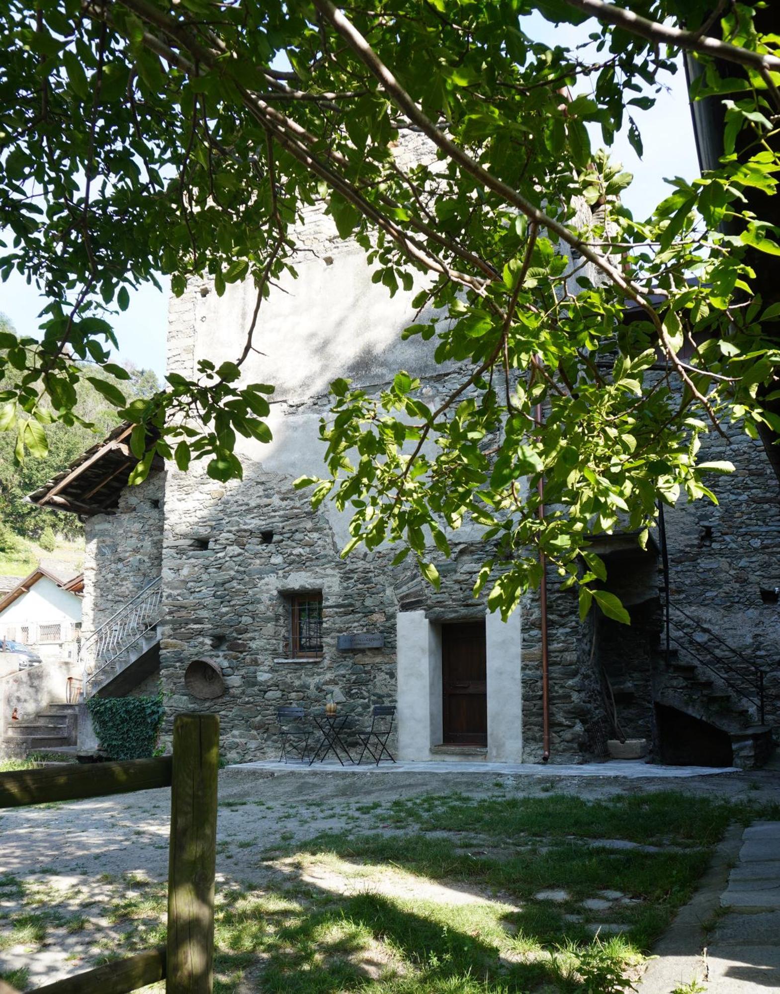 Ferienwohnung La Torre Colombaia - Monumento Del 1400 Arnad Exterior foto